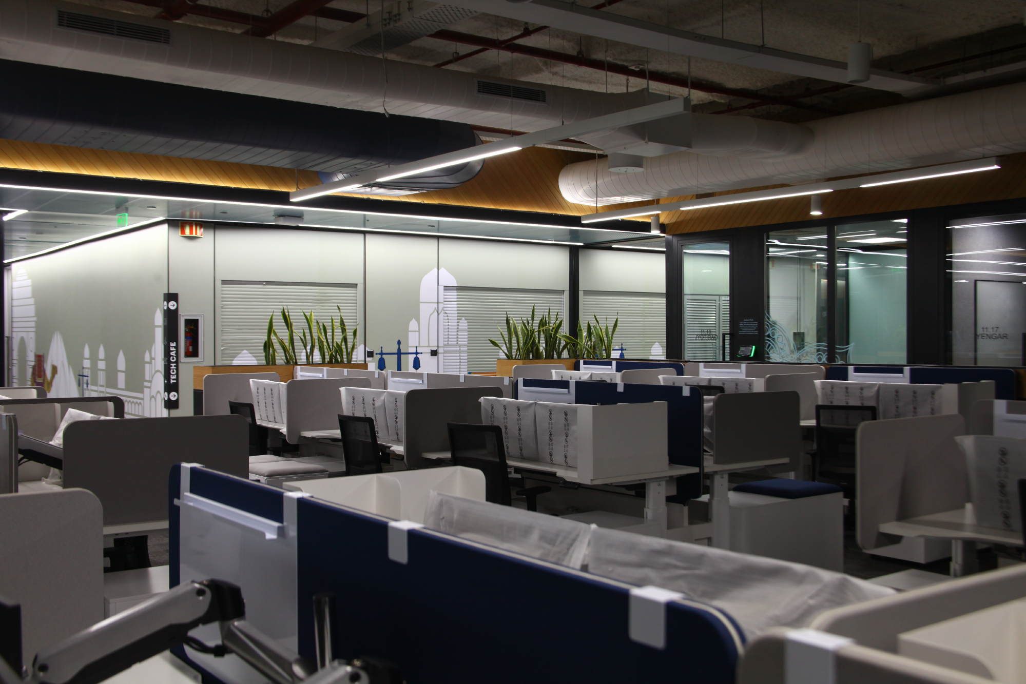 Gartner’s fully-tech-enabled workplace controls automated blinds to regulate light